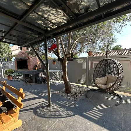 아파트 Ground Floor With Parking Erny *